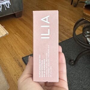 ILIA Super Serum Skin Tint SPF 40 in Pink Box